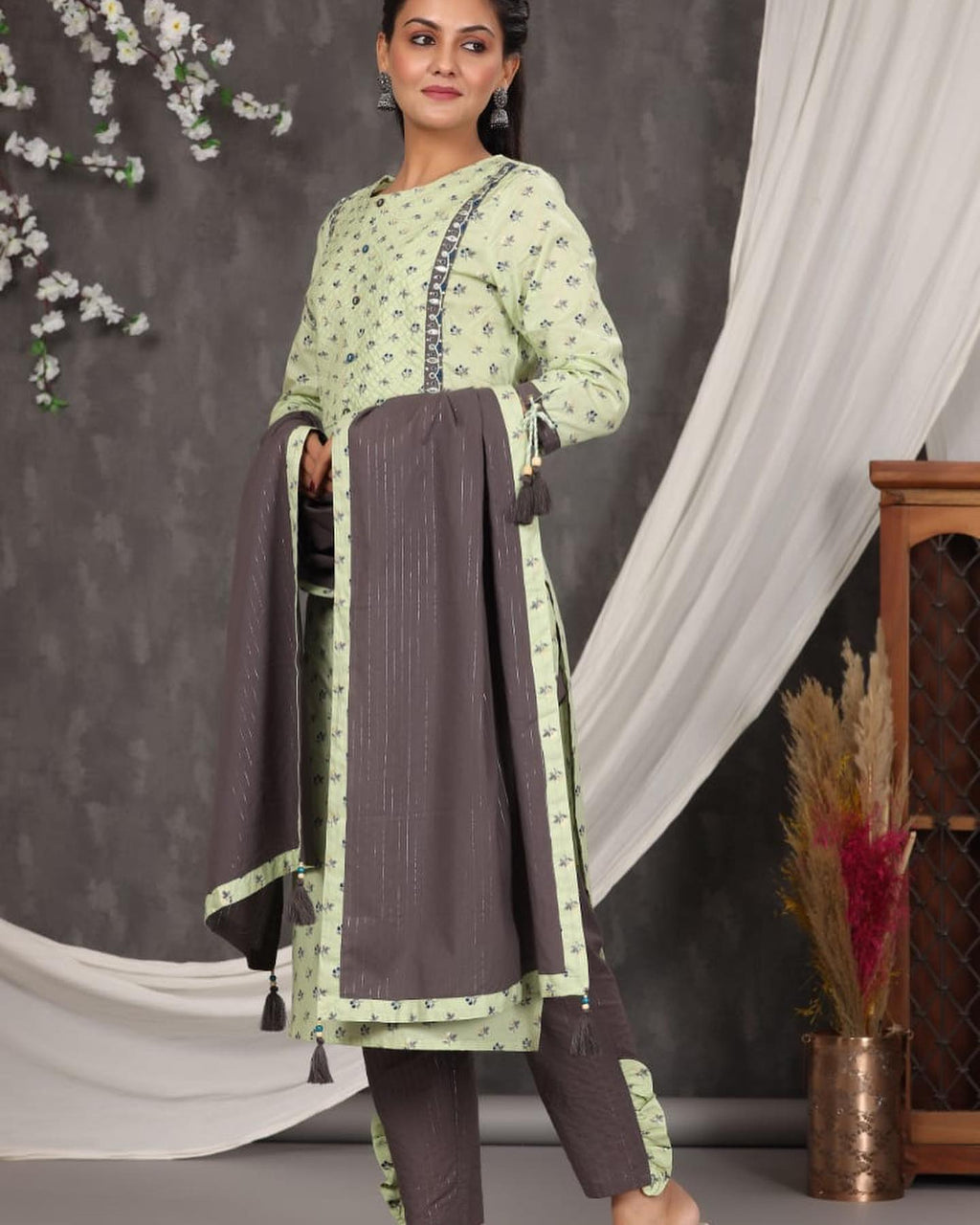 Ethnic suit set